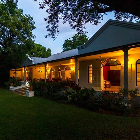 The Courtney Lodge Victoria Falls Eksteriør bilde