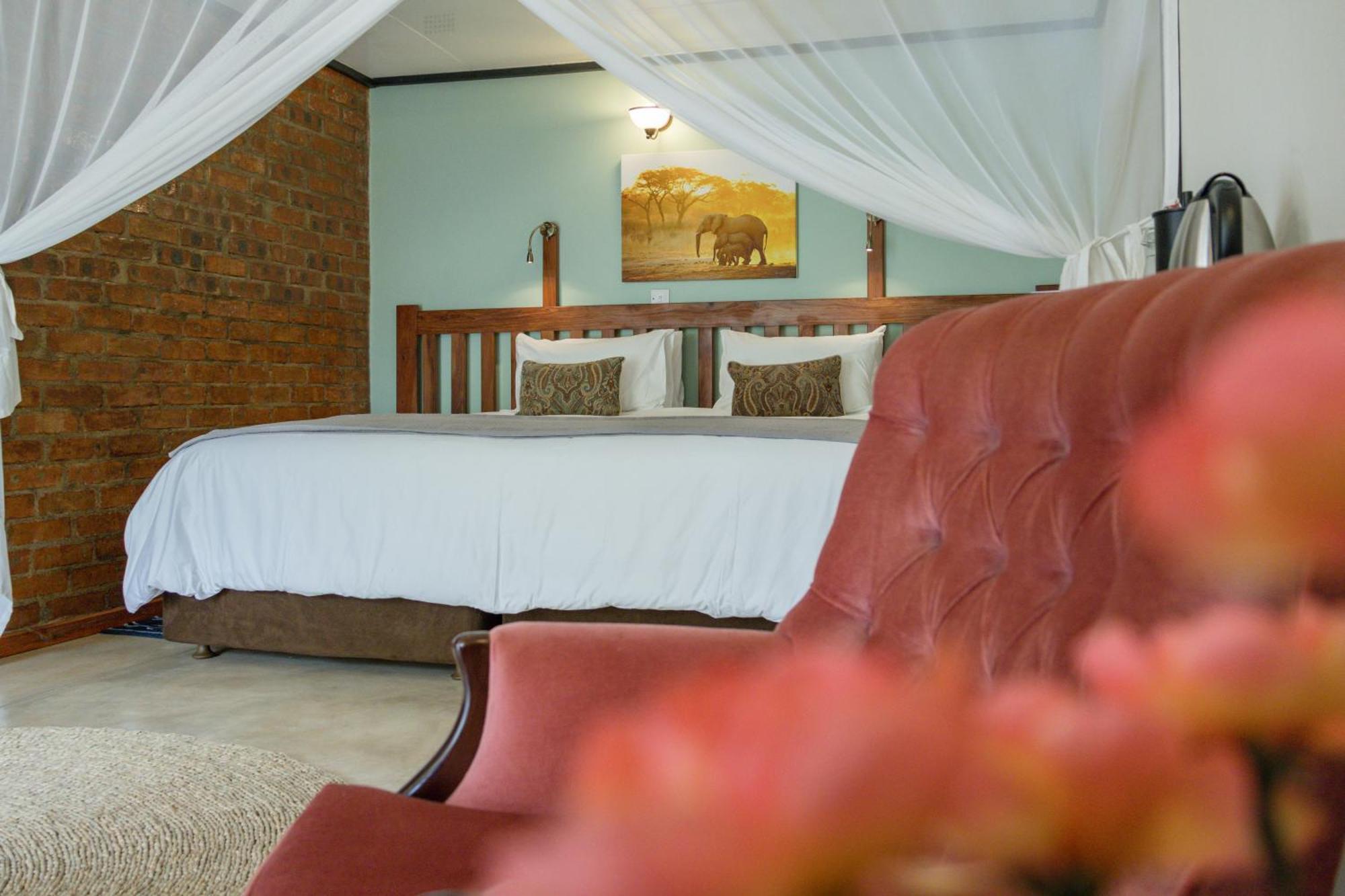 The Courtney Lodge Victoria Falls Eksteriør bilde
