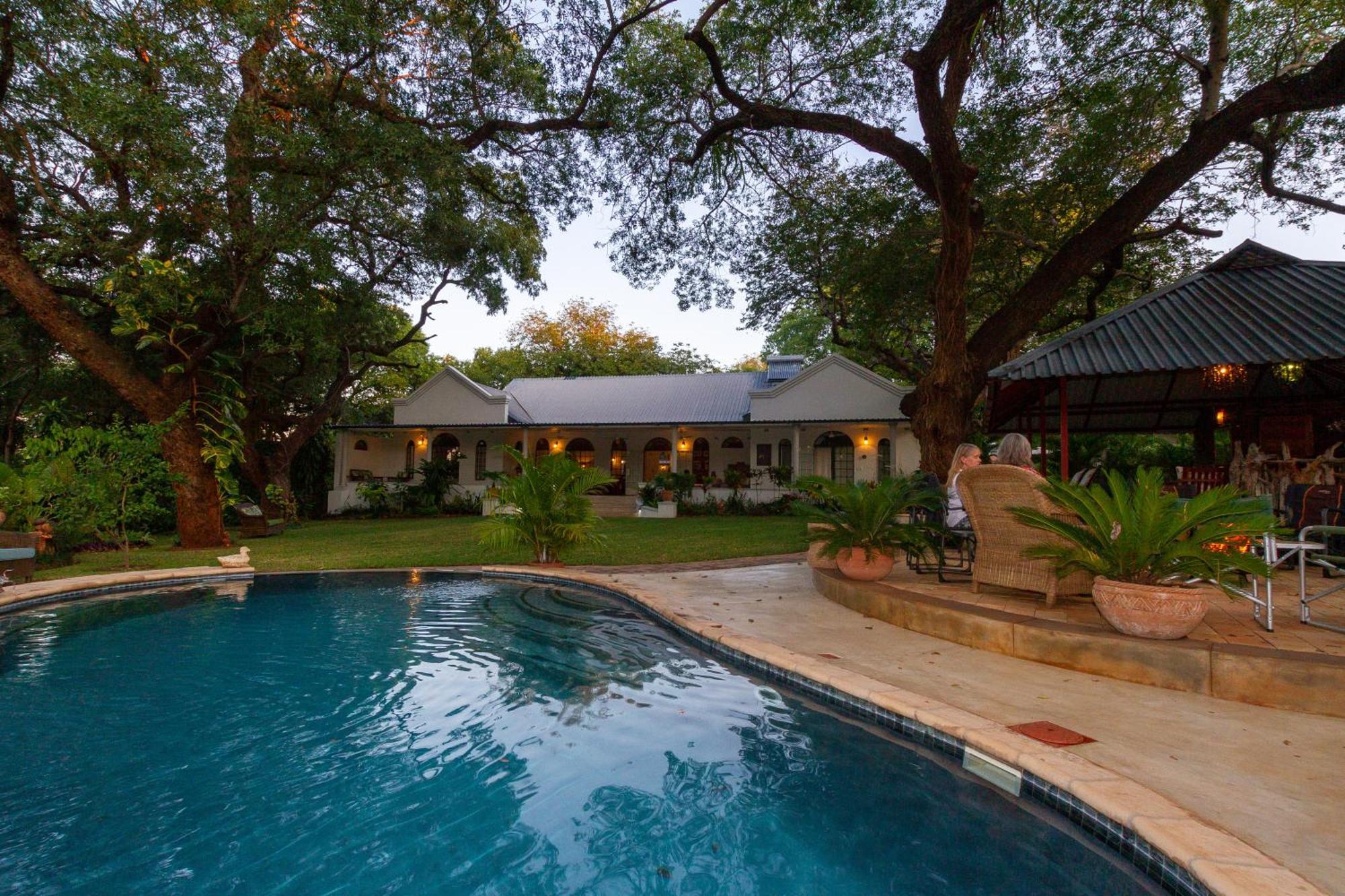 The Courtney Lodge Victoria Falls Eksteriør bilde