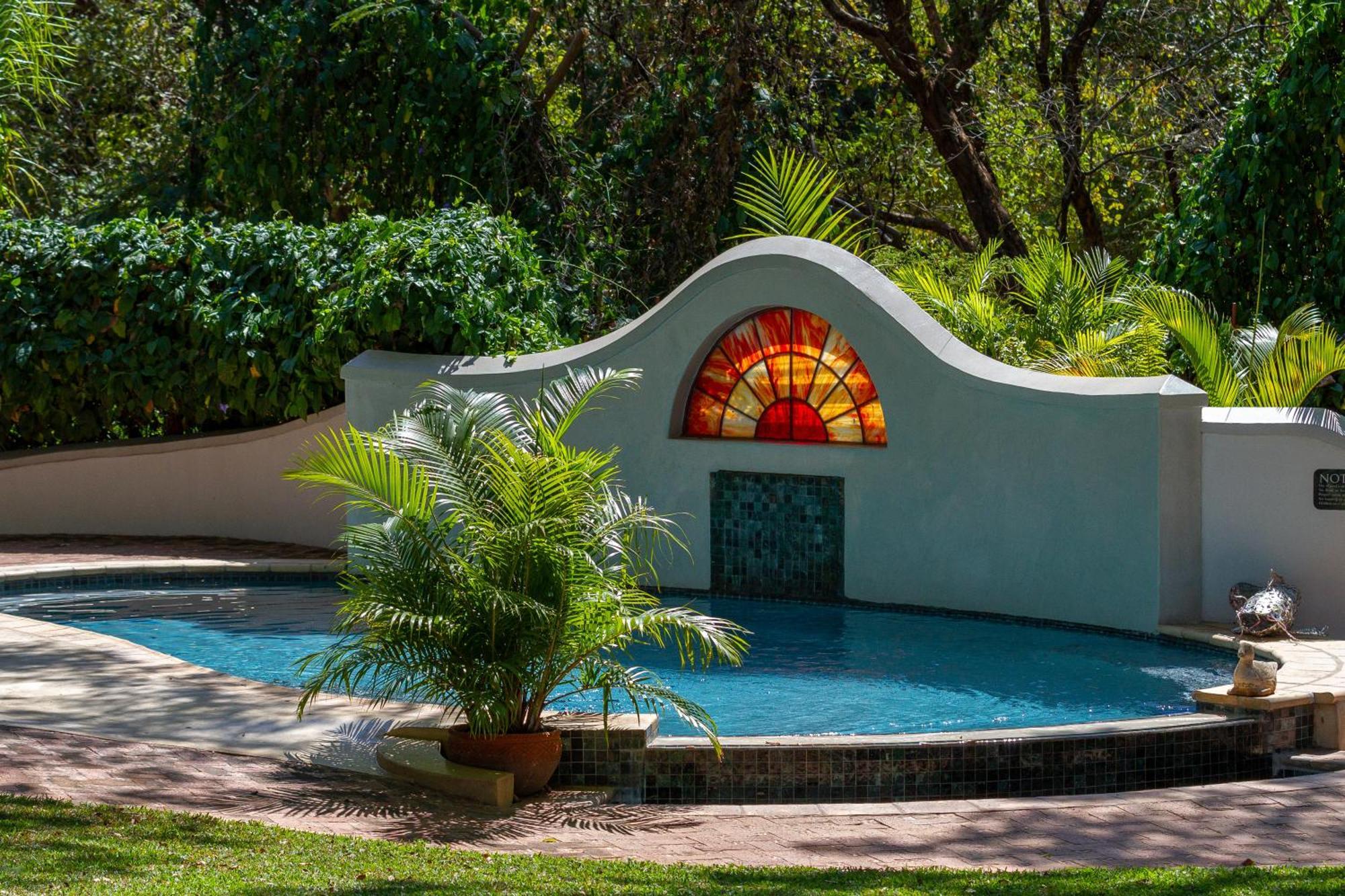 The Courtney Lodge Victoria Falls Eksteriør bilde